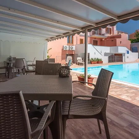 Relaxing Cristal Blu Sleeps 3 Persons Num1484