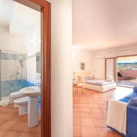 Апартаменты Relaxing Cristal Blu Sleeps 3 Persons Num1484 Санта-Тереза-Галлура
