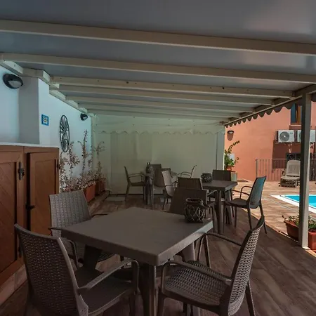 Apartment Relaxing Cristal Blu Sleeps 3 Num1484