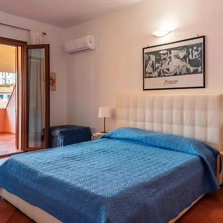 Relaxing Cristal Blu Sleeps 3 Persons Num1484