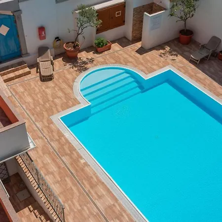 Апартаменты Relaxing Cristal Blu Sleeps 3 Persons Num1484